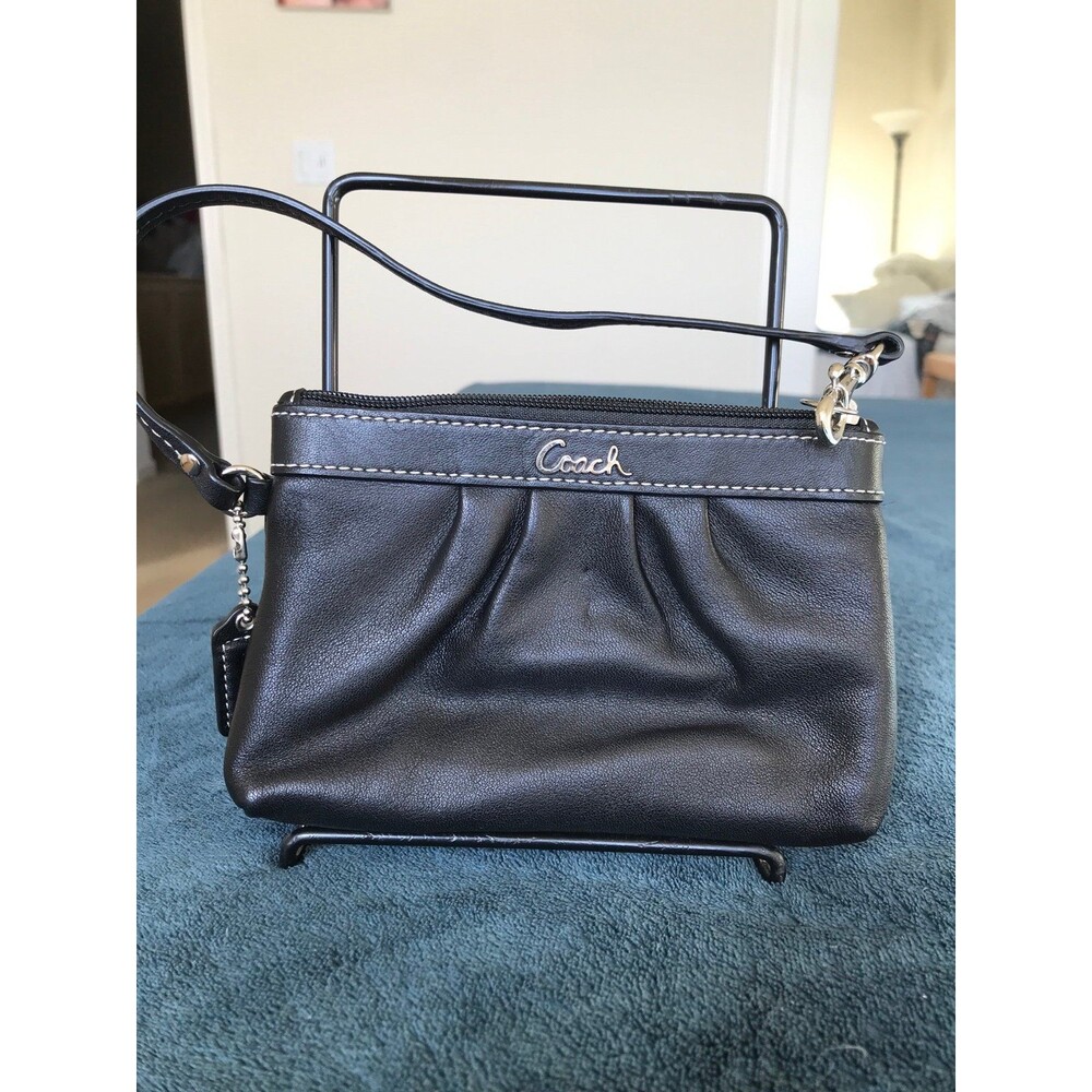 Vintage coach black leather capacity wristlet clutch